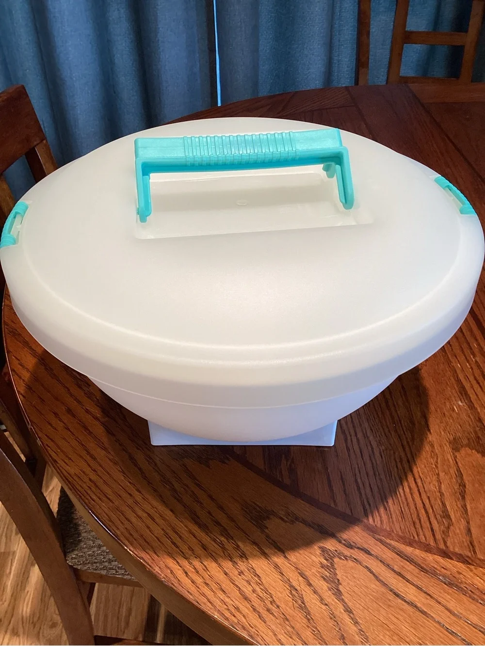 Iris Schwartz 2-78-722 Large Pasta/Salad Bowl & Lid With Teal/Aqua Handles